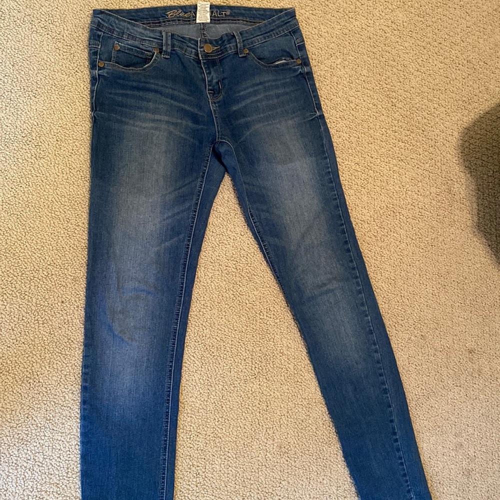 Size 9 standard skinny blue jeans